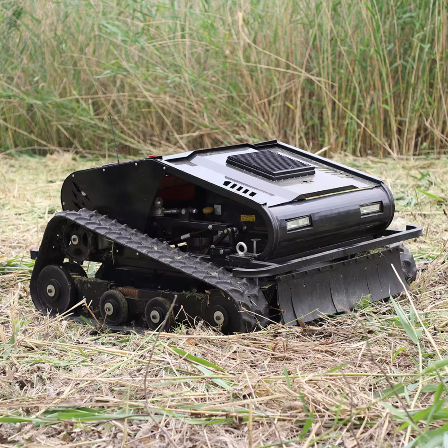 RhinoMax - Tondeuse débroussailleuse télécommandée pour les professionnels